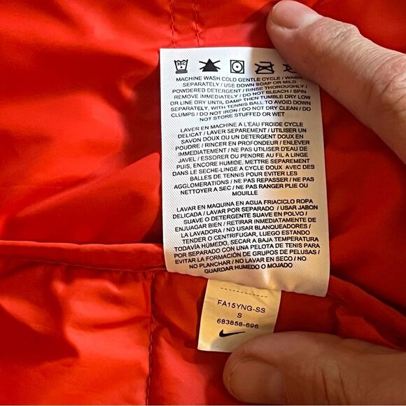 Nike Black Red Puffer Vest Small - Picture 8 of 8